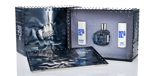 This metallic gift packaging is the result of a series of challenges achieved by Cosfibel Premium .