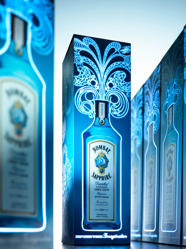 The luminous packaging with HiLight technology from Bombay Sapphire has received several awards (German Packaging Award
