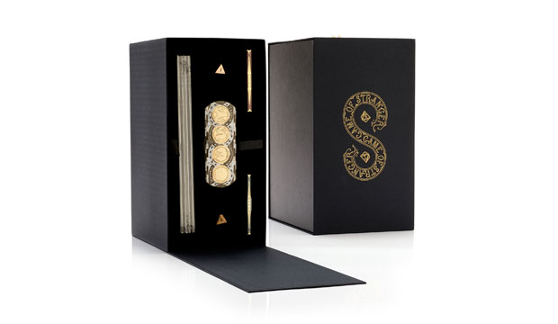 <p>Este juego de mesa personalizado fabricado por <a href="http://www.luxurypackaging.co.uk/" target="_blank">MW Luxury Packaging </a>fue un regalo de Navidad de la agencia de diseño <strong>Stranger & Stranger</strong>. Inspirado en <strong>Game of Thrones</strong>