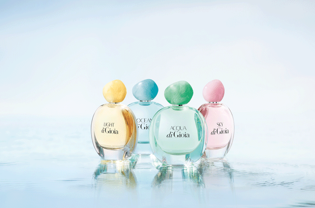 Texen revela una decoración jaspeada para los tapones de Acqua di Gioia de Armani <p><strong>Armani</strong> le pidió a <strong>Texen</strong> que creara un efecto jaspeado para un tapón en cuatro tonos diferentes. Las cuatro fragancias <strong>Acqua di Gioia</strong> ahora están sublimadas por la belleza cristalina de un frasco de paredes gruesas y un tapón con forma de guijarro y un acabado jaspeado moteado en surlyn. <br />El<strong> tapón</strong> está elaborado con un material inyectado para revelar transparencia y profundidad. Texen logró este <strong>efecto jaspeado</strong> gracias a un proceso de inyección a medida. <br />Después de un período de investigación