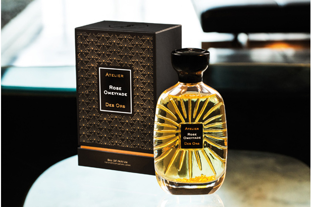 Die Leidenschaft für das Erbe der französischen Haute Parfümerie ist der Eckpfeiler des Atelier des Or s. Jedes Fläschchen enthält Goldpartikel. Die Verpackung wurde von Centdegrés entworfen und in Zusammenarbeit mit der Quadpack Perfumery Division hergestellt.