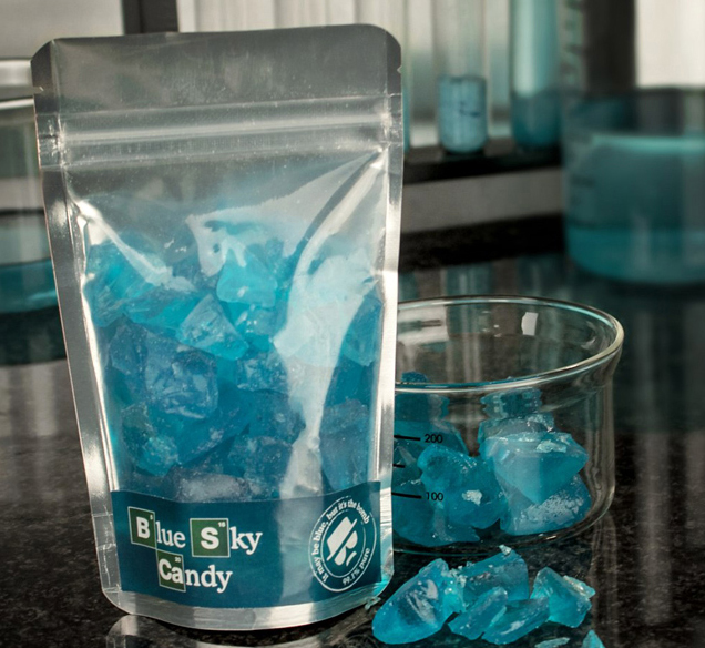 Breaking Bad is a cult series that has generated merchandising as broad as it is original. The latest product that has aroused passions is the candy in Blue-Meth format