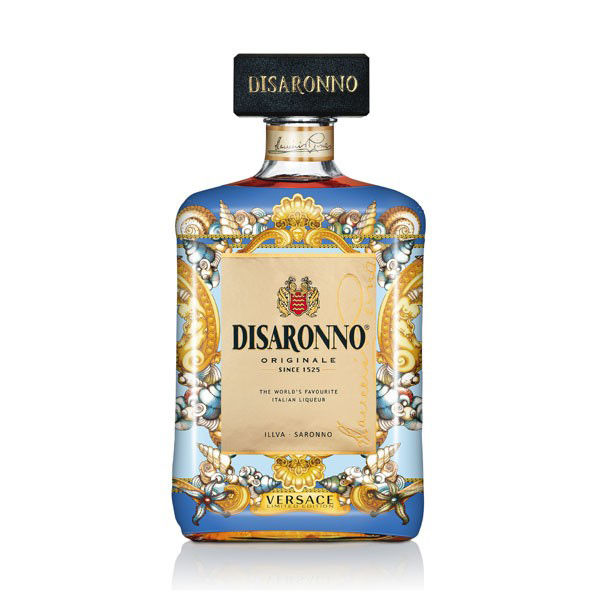 New limited edition of Disaronno liquor for this Christmas 2014. Its iconic square bottle is dressed in blue and gold with a baroque style with motifs from the Home Collection of the Italian brand Versace. Part of the proceeds from the sales of this limited edition of Disaronno will be donated to Fashion 4 Development projects