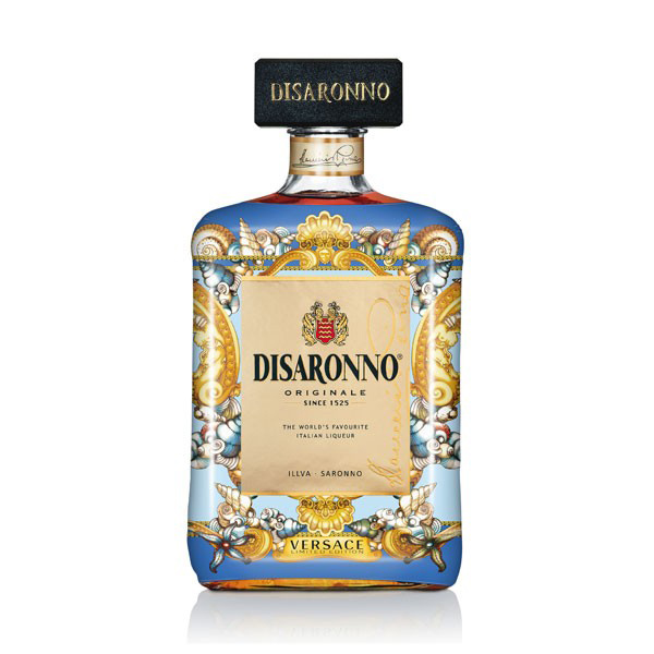 Disaronno酒的新限量版将于2014年圣诞节推出。其标志性的方形酒瓶以蓝色和金色装饰，具有巴洛克风格，并饰有意大利品牌范思哲（Home Versace）家居系列的图案。 Disaronno限量版销售的部分收益将捐赠给Fashion 4 Development项目