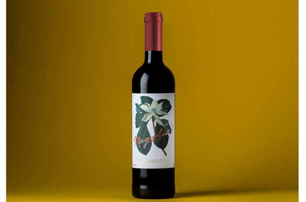 ADCO velvet adhesive labels achieve a visual effect and a unique and differential touch. The label is one of the first impressions that the consumer receives. This type of label is characterized by white colors