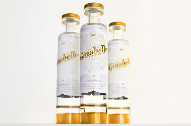 Gold on white and the DobleAlto® system of the bottle ( Estal Packaging )