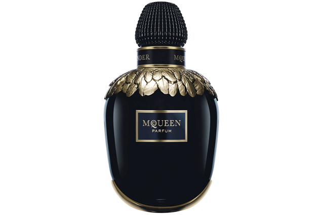 A “couture” packaging from the Pochet Group for the new Alexander McQueen fragrance: the intense black cap