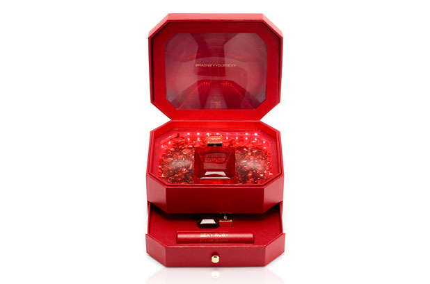 Michael Kors contratou MW Luxury para fabricar uma caixa muito especial para sua fragrância Sexy Ruby