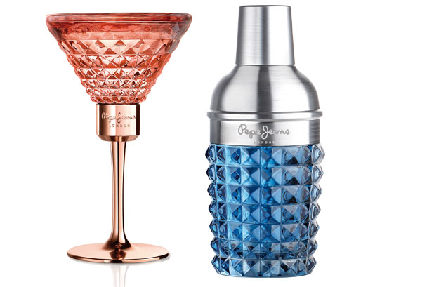 The Pepe Jeans London feminine perfume bottle is a piece sculpted in the shape of a cocktail glass and cut into prisms with pink glass. The sophisticated bottles of the world of cocktails have inspired the design of the bottle of the masculine fragrance