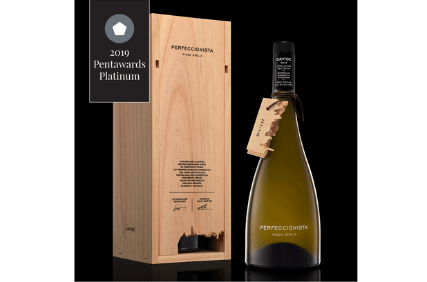 O prêmio Pentawards Platinum de design de luxo foi para Roberto Núñez por Perfeccionista de Bodega Davide