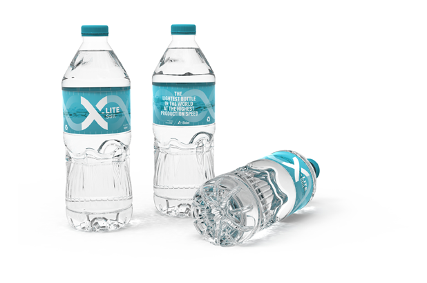 La soluzione X-LITE ™ è confezionata in 500 ml di PET più recente di acqua naturale Sidel non pressurizzata. Grazie al design del packaging industriale estremamente leggero