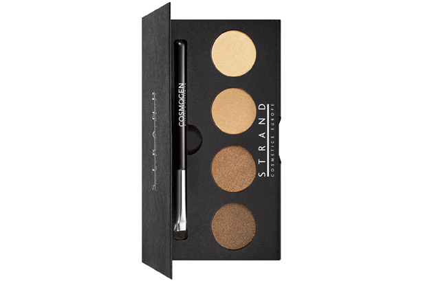 <p><strong>Strand Cosmetics Europe</strong> continúa el desarrollo de su oferta de servicio completo <strong>sostenible</strong> con el set para ojos <strong>Cosmic Shadows</strong>. Incluye 4 <strong>sombras de ojos</strong> cosmos naturales