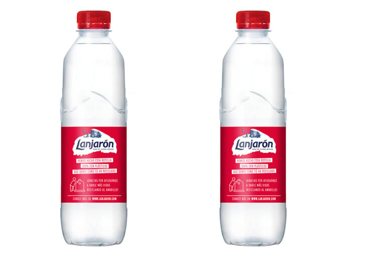 Lanjarón präsentiert seine 50-cl-Flasche, die vollständig aus recyceltem Kunststoff besteht