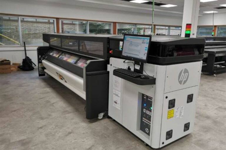 HP brings the firmware for large format printers to León