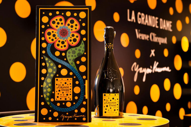 VeuveClicquotのLaGrande Dame2012のための草間彌生の活気に満ちた作品