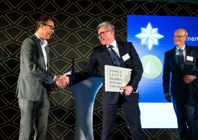 Metsä Board gewinnt die Auszeichnungen für Kreislaufwirtschaft und Qualität