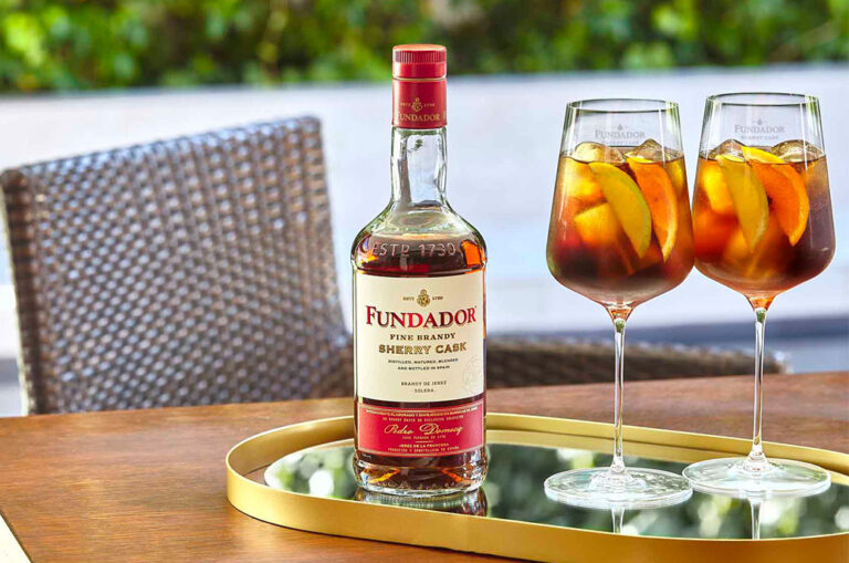 Fundador lanza su brandy más histórico con imagen rejuvenecida