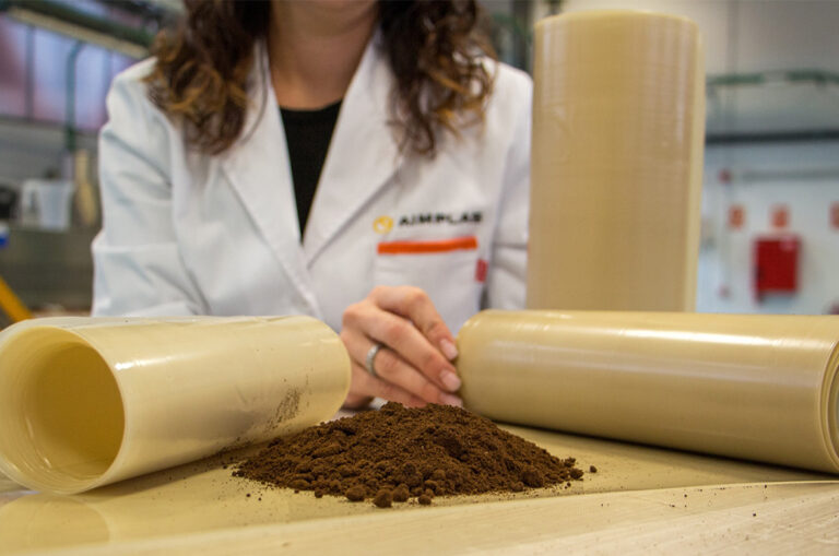 Aimplas produziert Kunststofffolie aus Kaffeeabfällen