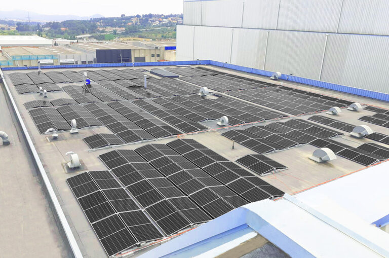 SolarProfit réalise une installation photovoltaïque pour Kern Pharma à Terrassa