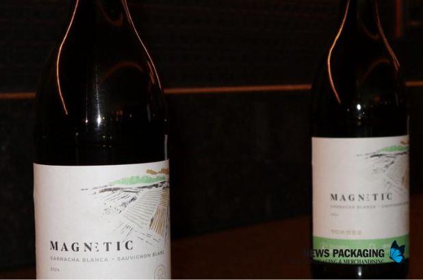 Familia Torres y Walraven Sax lanzan un vino en botella reutilizable y en barril en los Países Bajos